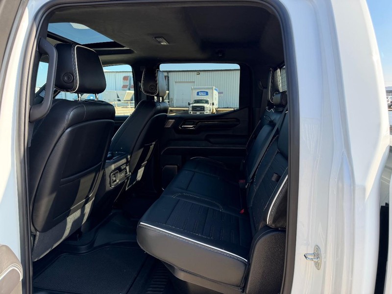 GMC Sierra 1500 Vehicle Full-screen Gallery Image 7