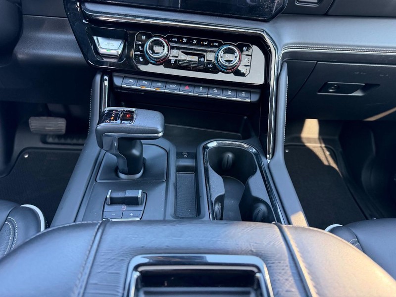 GMC Sierra 1500 Vehicle Full-screen Gallery Image 15