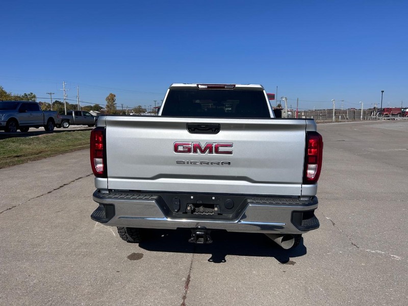 GMC Sierra 2500HD Vehicle Full-screen Gallery Image 4
