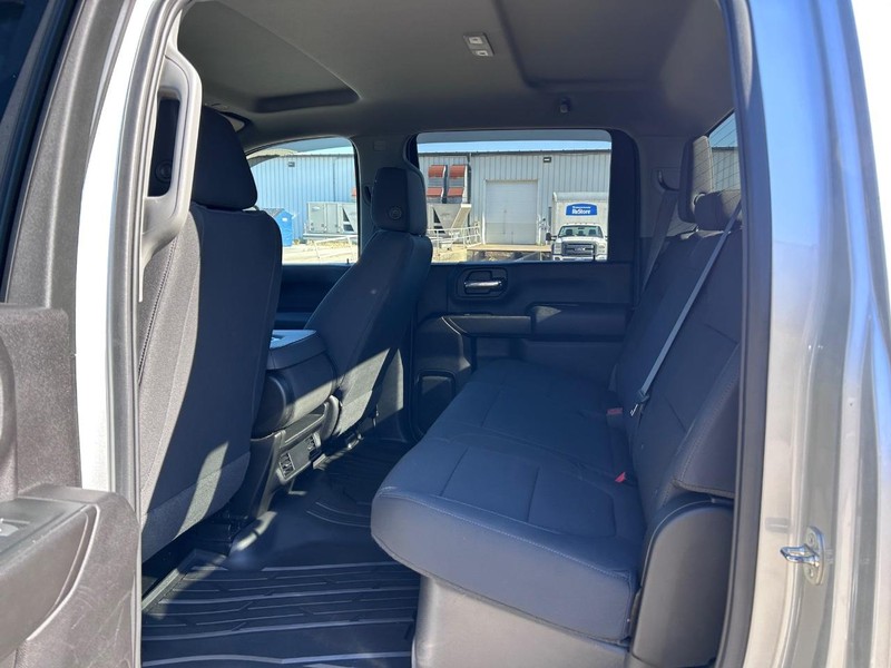 GMC Sierra 2500HD Vehicle Full-screen Gallery Image 7