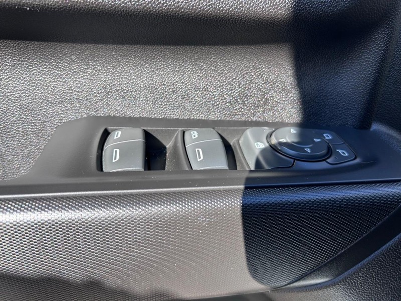 GMC Sierra 2500HD Vehicle Full-screen Gallery Image 14