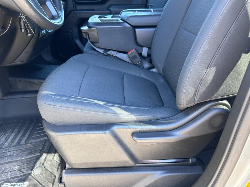 GMC Sierra 2500HD Vehicle Full-screen Gallery Image 15