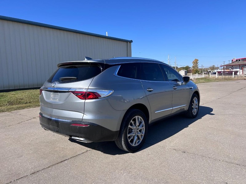 Buick Enclave Vehicle Full-screen Gallery Image 3
