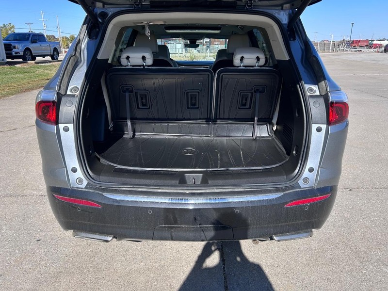 Buick Enclave Vehicle Full-screen Gallery Image 5