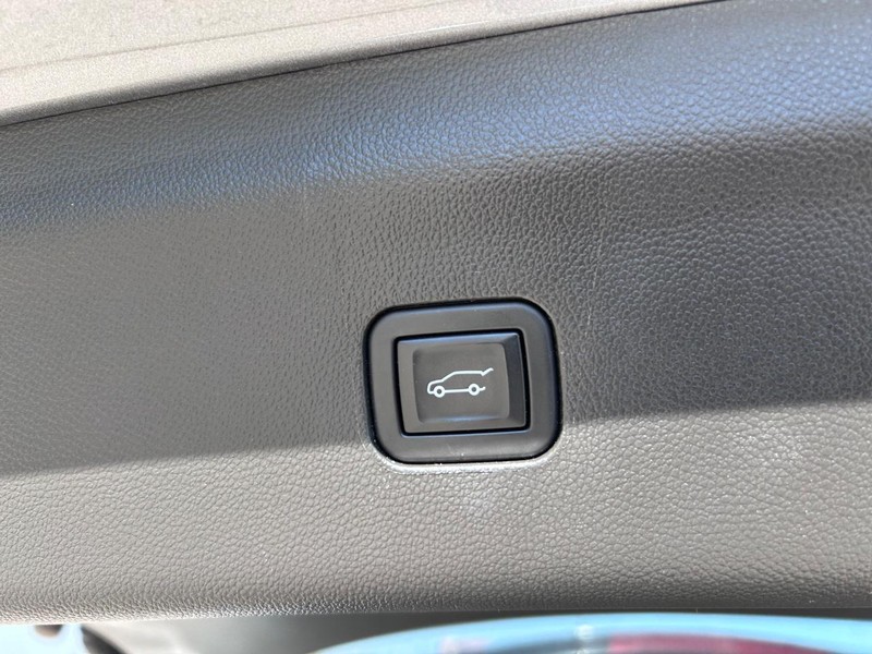 Buick Enclave Vehicle Full-screen Gallery Image 6