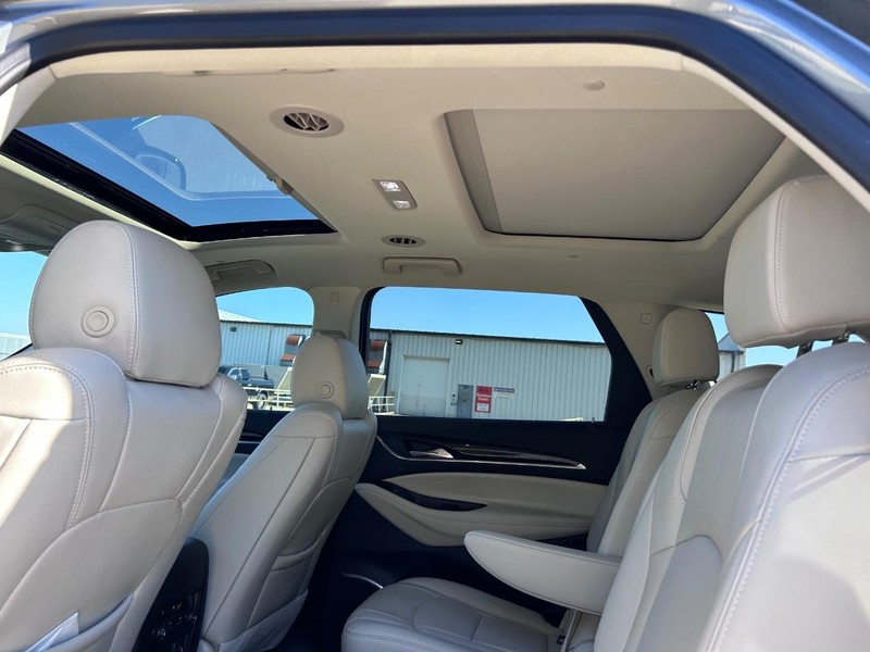 Buick Enclave Vehicle Full-screen Gallery Image 10