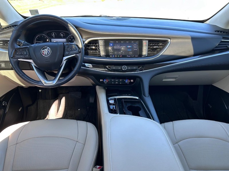 Buick Enclave Vehicle Full-screen Gallery Image 12