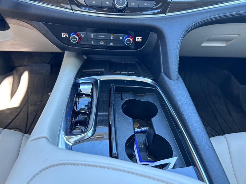 Buick Enclave Vehicle Full-screen Gallery Image 18