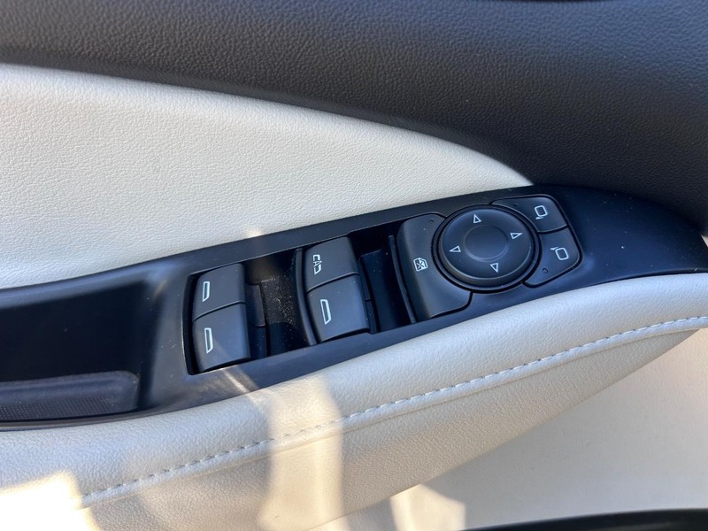 Buick Enclave Vehicle Full-screen Gallery Image 20