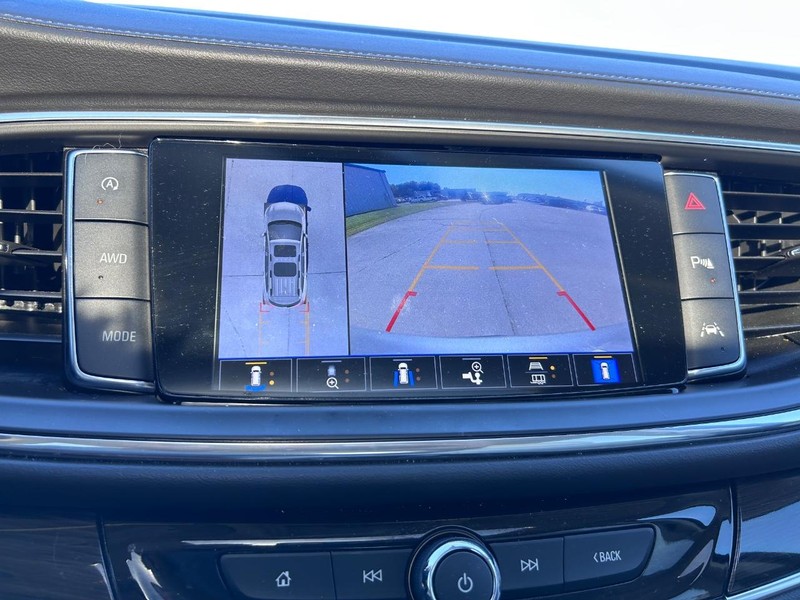 Buick Enclave Vehicle Full-screen Gallery Image 23