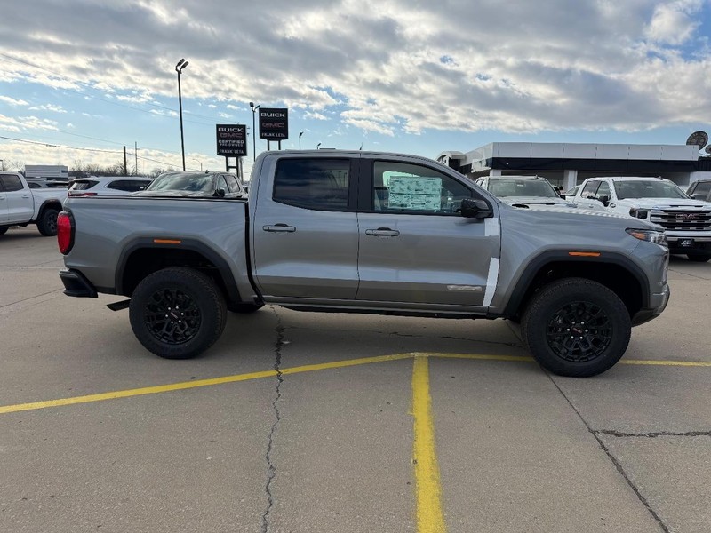 GMC Canyon Vehicle Full-screen Gallery Image 2