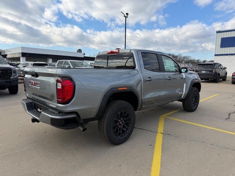 GMC Canyon Vehicle Full-screen Gallery Image 3