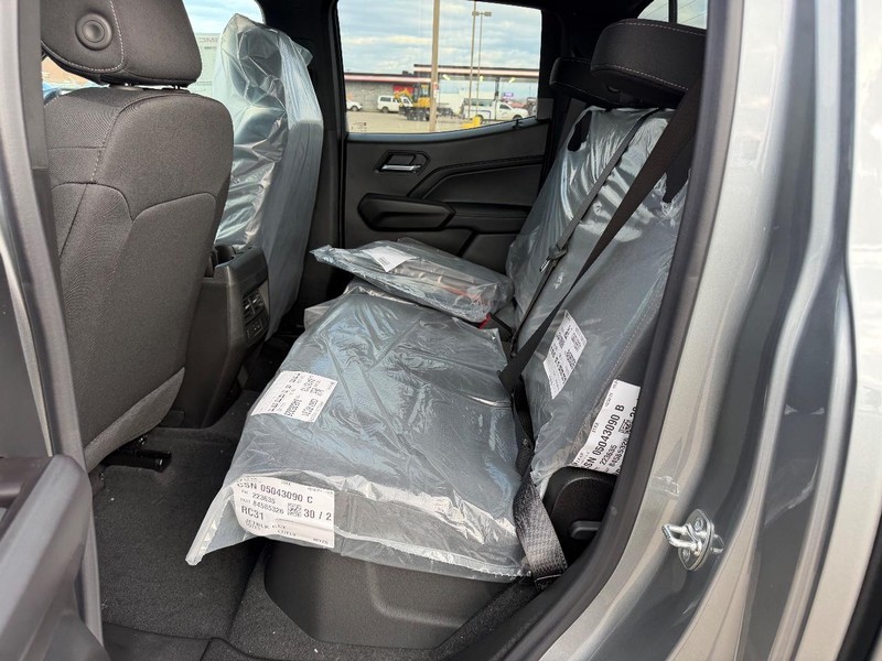 GMC Canyon Vehicle Full-screen Gallery Image 7