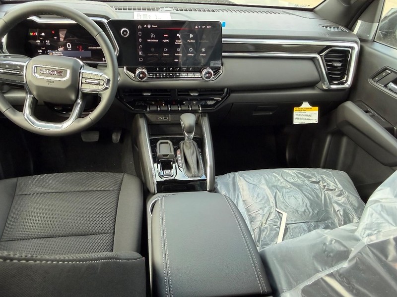 GMC Canyon Vehicle Full-screen Gallery Image 8