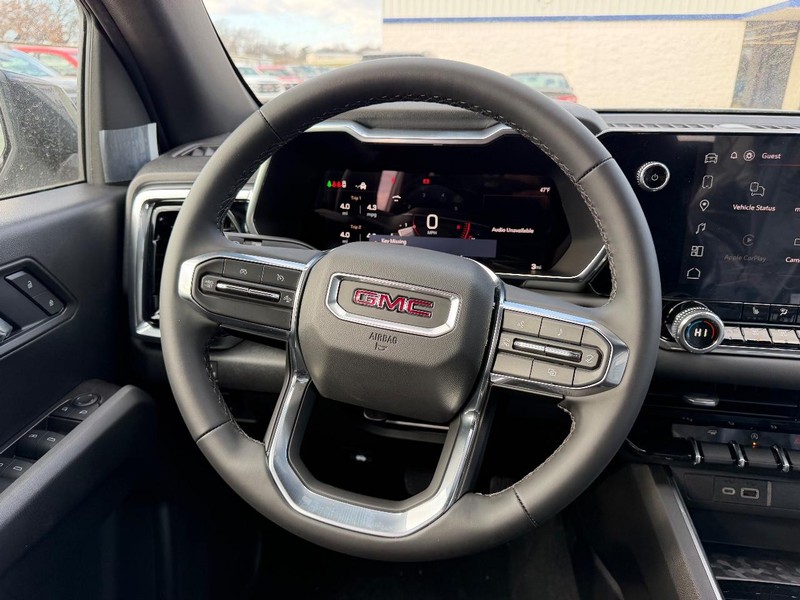 GMC Canyon Vehicle Full-screen Gallery Image 9