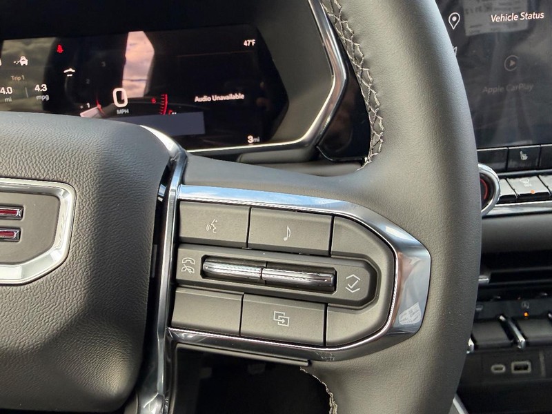 GMC Canyon Vehicle Full-screen Gallery Image 11