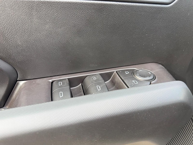 GMC Canyon Vehicle Full-screen Gallery Image 16