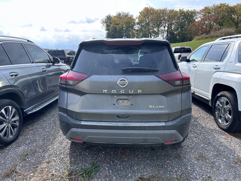 Nissan Rogue Vehicle Full-screen Gallery Image 3