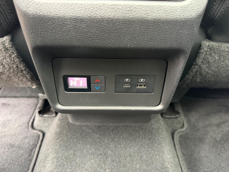 Nissan Rogue Vehicle Full-screen Gallery Image 10