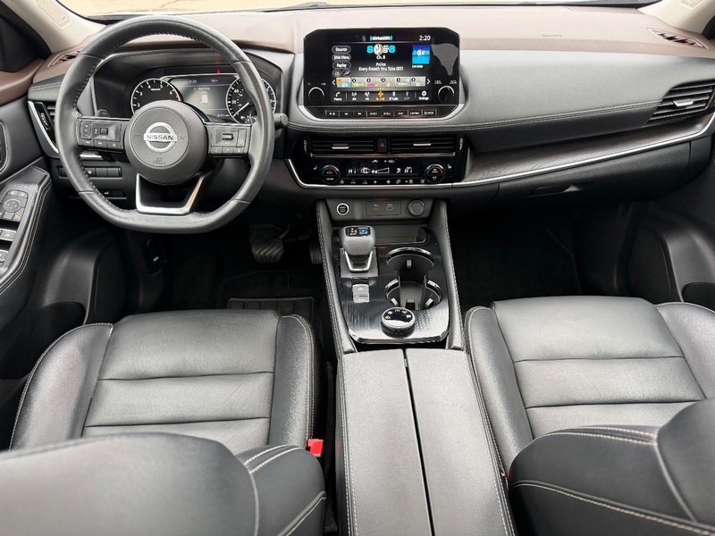 Nissan Rogue Vehicle Full-screen Gallery Image 11