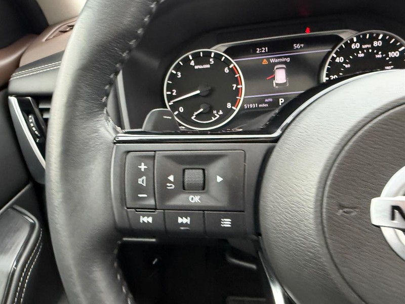 Nissan Rogue Vehicle Full-screen Gallery Image 13