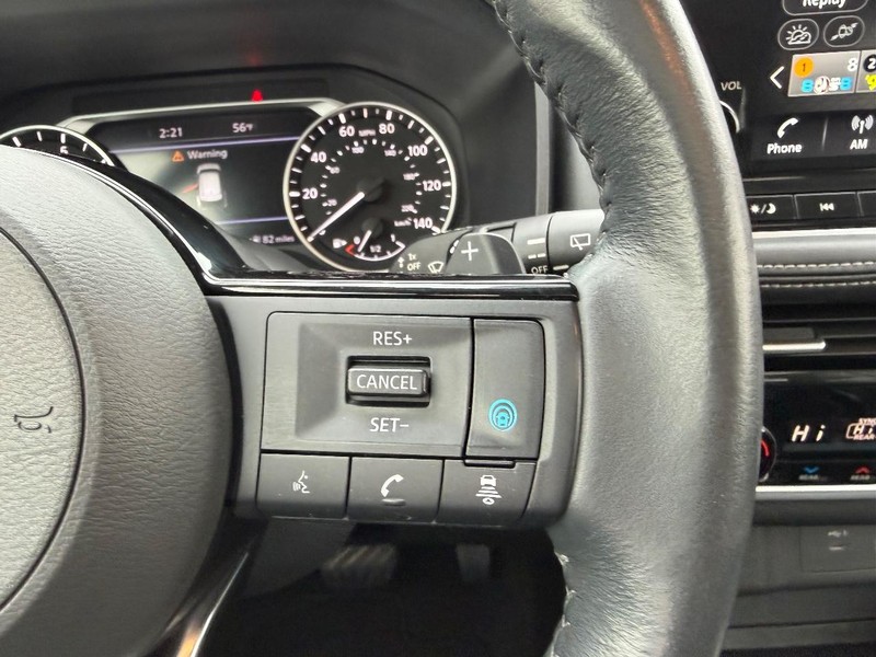 Nissan Rogue Vehicle Full-screen Gallery Image 14