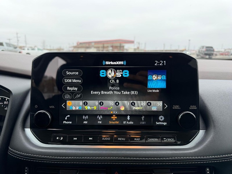 Nissan Rogue Vehicle Full-screen Gallery Image 15