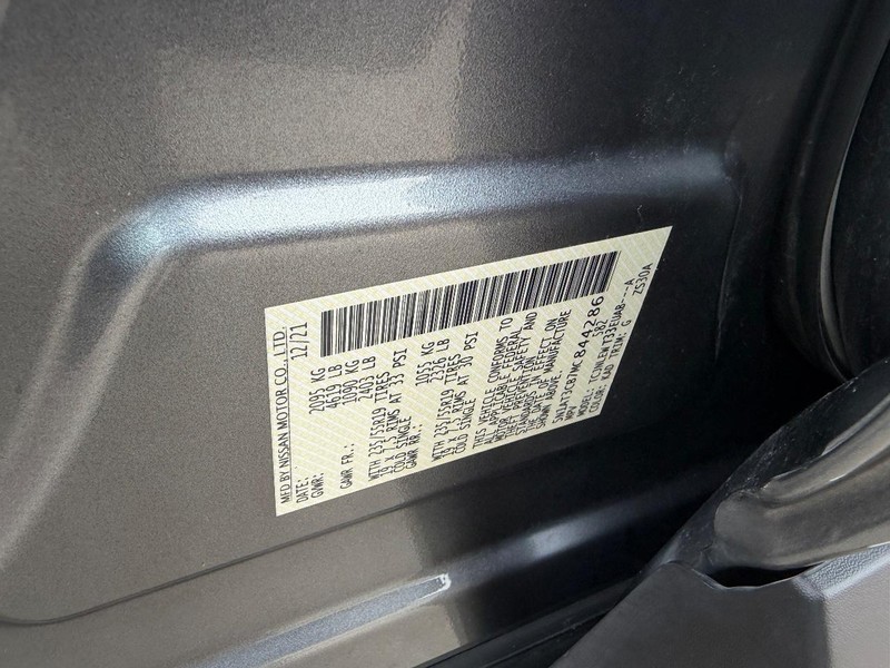 Nissan Rogue Vehicle Full-screen Gallery Image 25