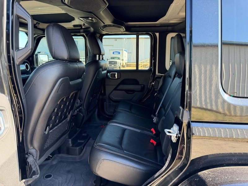 Jeep Wrangler Vehicle Full-screen Gallery Image 7