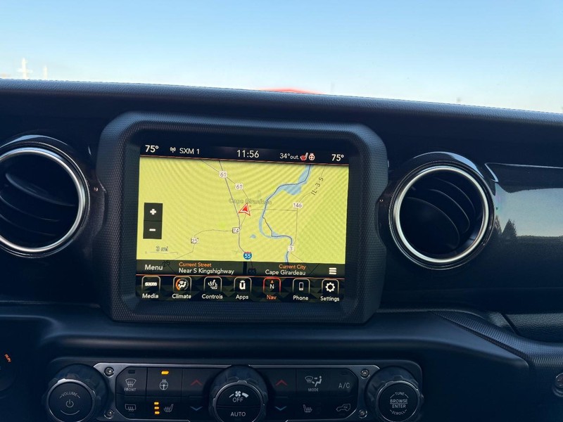 Jeep Wrangler Vehicle Full-screen Gallery Image 12