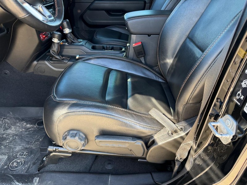 Jeep Wrangler Vehicle Full-screen Gallery Image 16