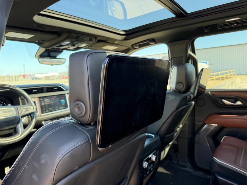 GMC Yukon XL Vehicle Full-screen Gallery Image 10