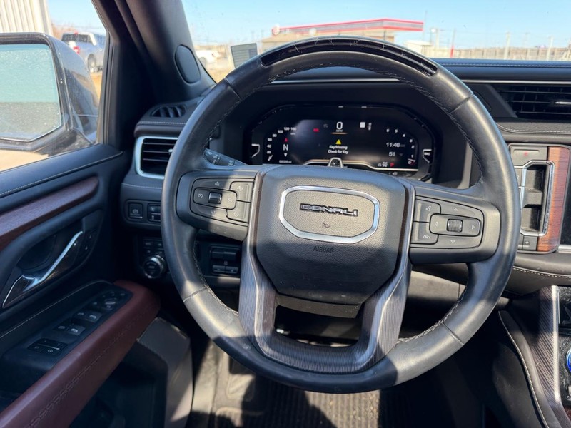 GMC Yukon XL Vehicle Full-screen Gallery Image 14