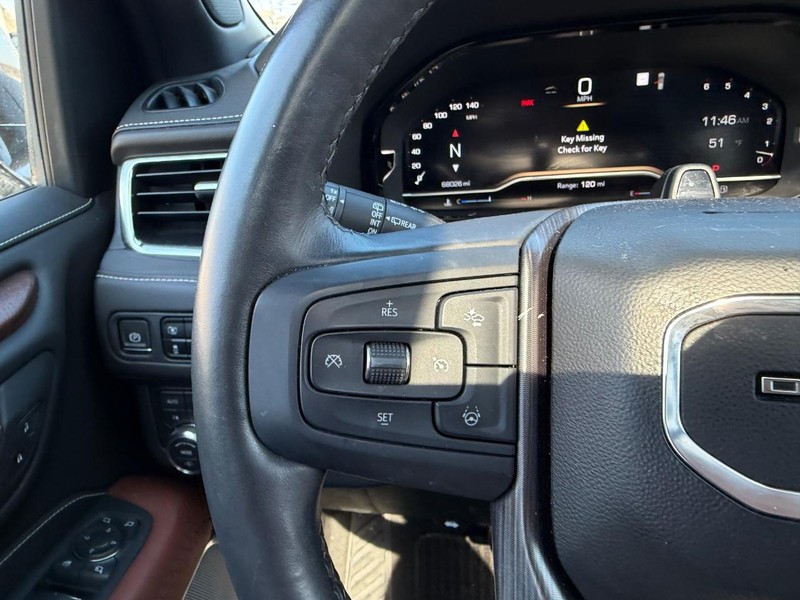 GMC Yukon XL Vehicle Full-screen Gallery Image 15