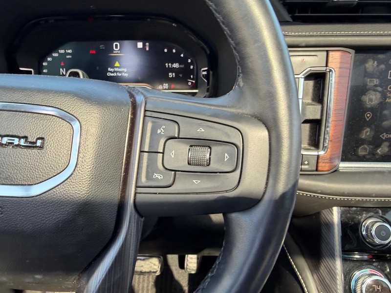 GMC Yukon XL Vehicle Full-screen Gallery Image 16