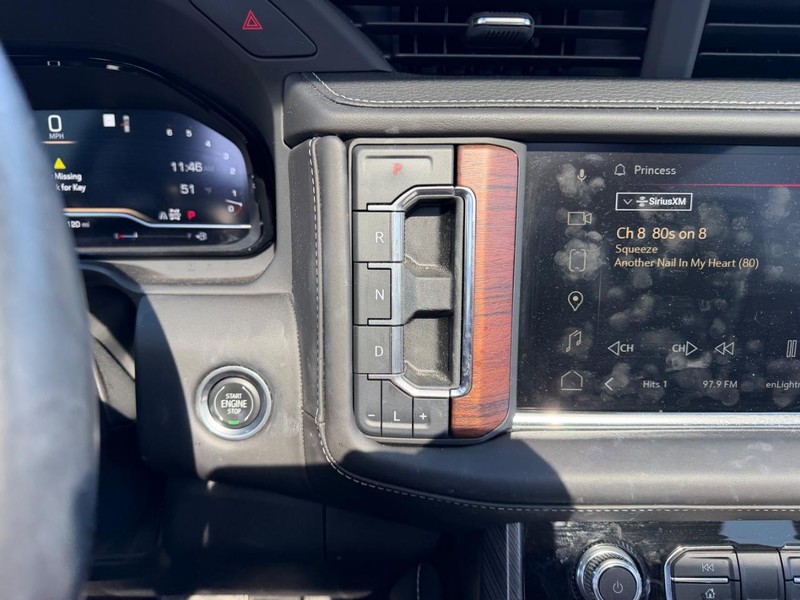 GMC Yukon XL Vehicle Full-screen Gallery Image 19