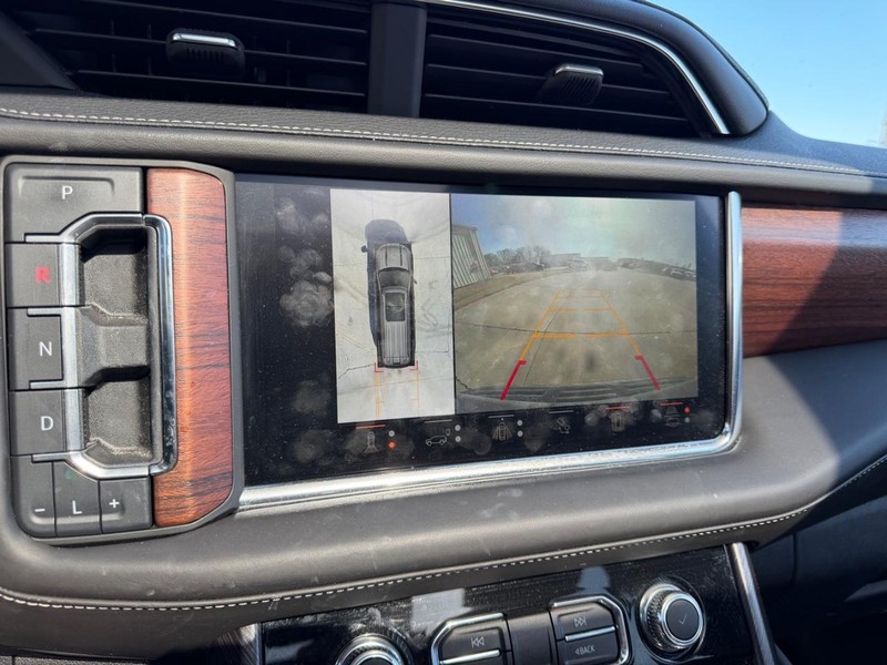 GMC Yukon XL Vehicle Full-screen Gallery Image 25