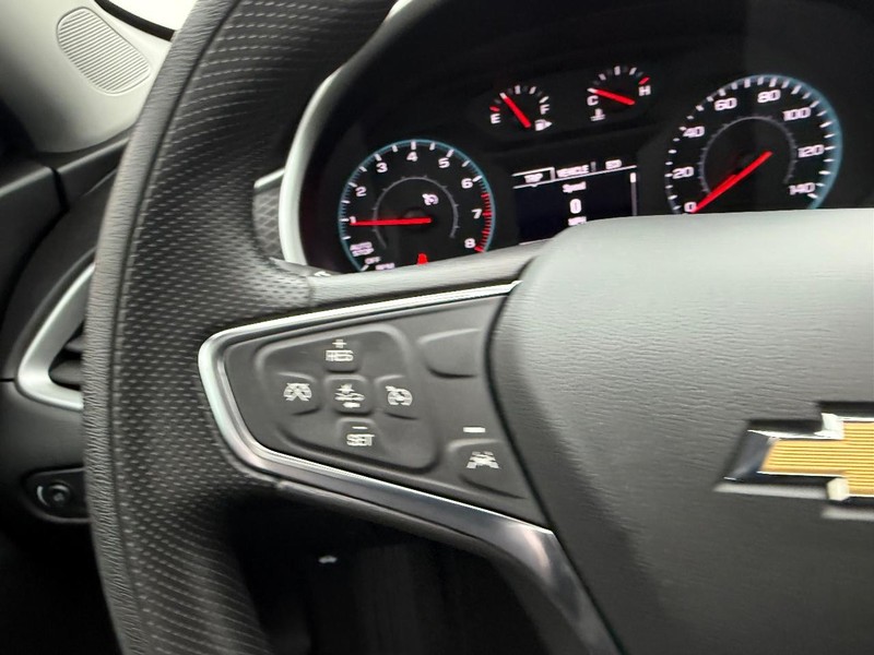 Chevrolet Malibu Vehicle Full-screen Gallery Image 11