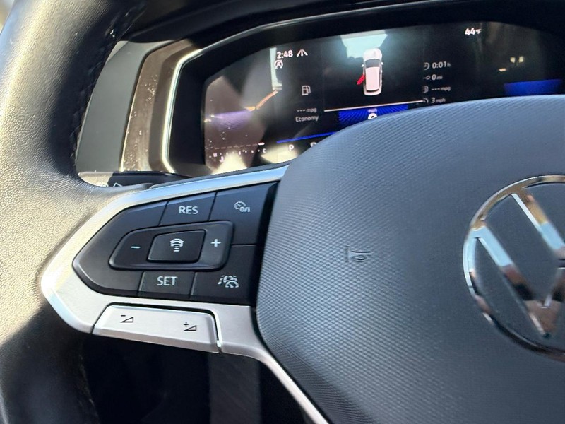 Volkswagen Jetta Vehicle Full-screen Gallery Image 11