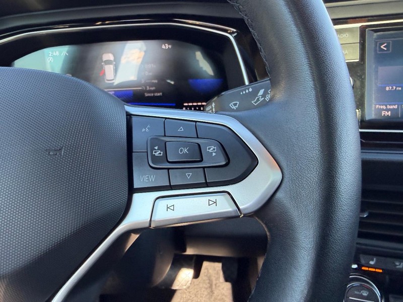 Volkswagen Jetta Vehicle Full-screen Gallery Image 12