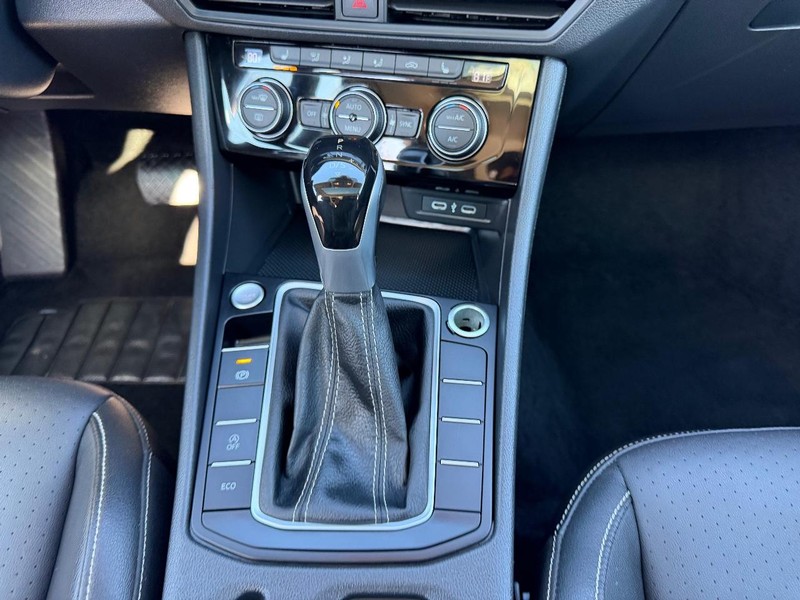 Volkswagen Jetta Vehicle Full-screen Gallery Image 15