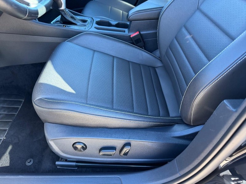 Volkswagen Jetta Vehicle Full-screen Gallery Image 18