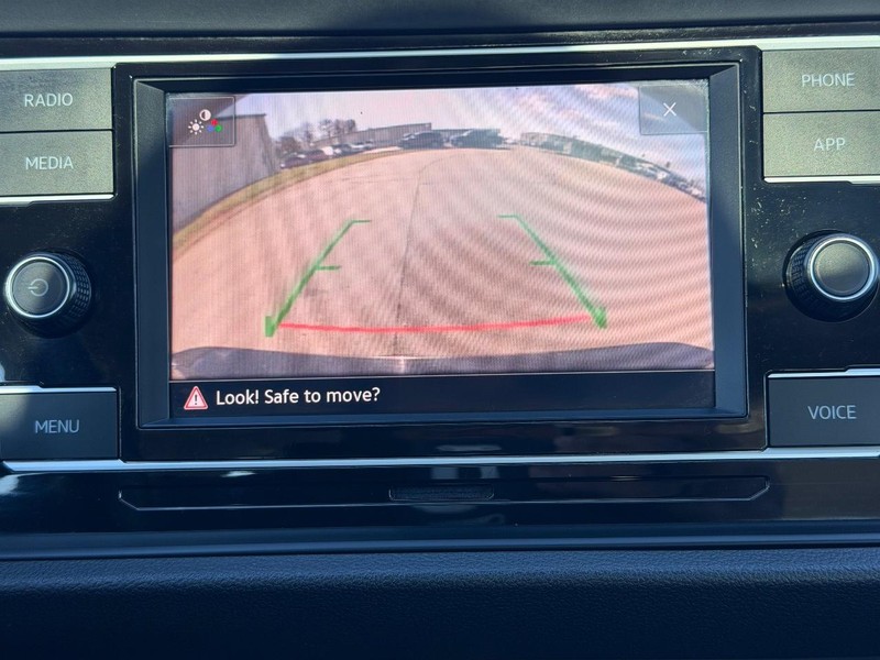 Volkswagen Jetta Vehicle Full-screen Gallery Image 20