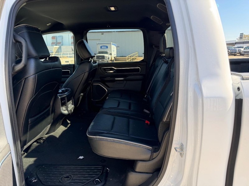 Ram 1500 Vehicle Full-screen Gallery Image 7