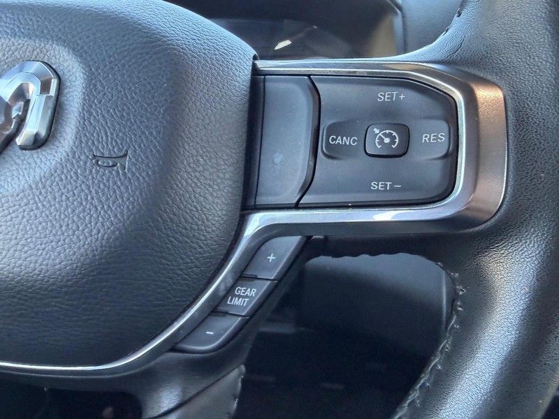 Ram 1500 Vehicle Full-screen Gallery Image 11