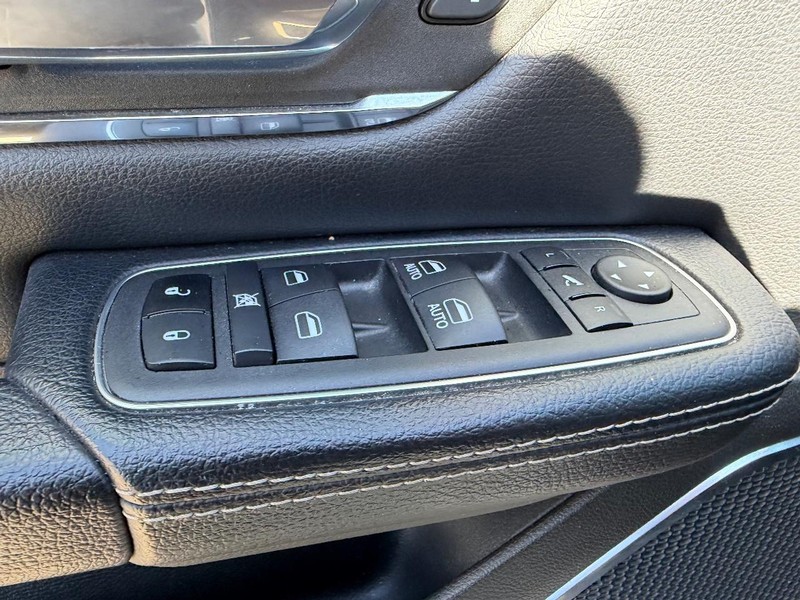 Ram 1500 Vehicle Full-screen Gallery Image 16