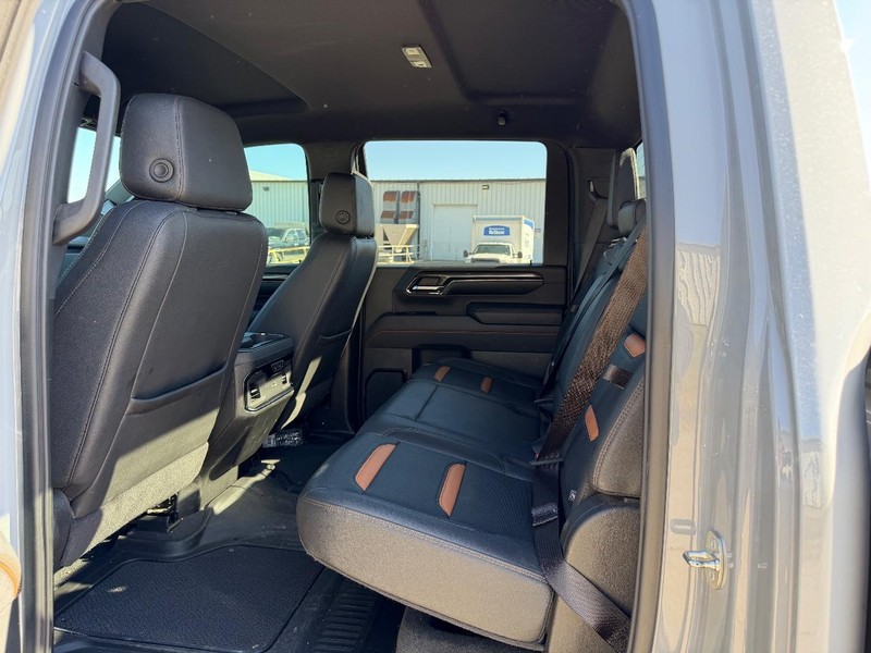 GMC Sierra 2500HD Vehicle Full-screen Gallery Image 7