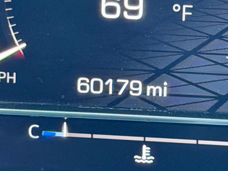 GMC Sierra 2500HD Vehicle Full-screen Gallery Image 18