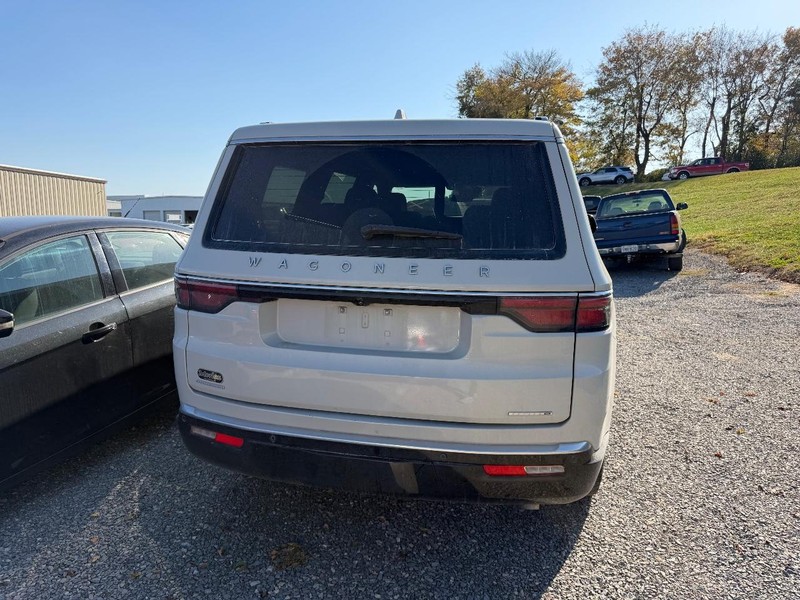 Jeep Wagoneer Vehicle Full-screen Gallery Image 3