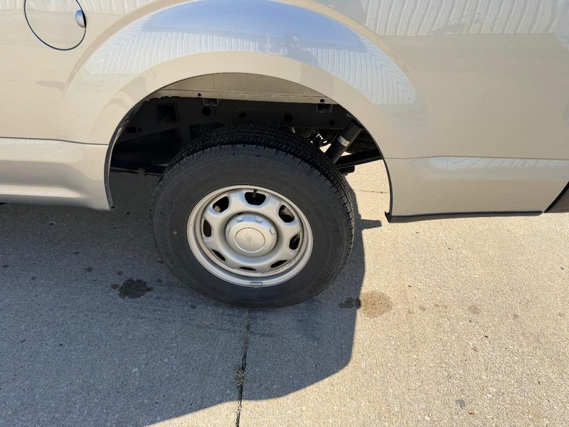 Ford F-150 Vehicle Full-screen Gallery Image 6